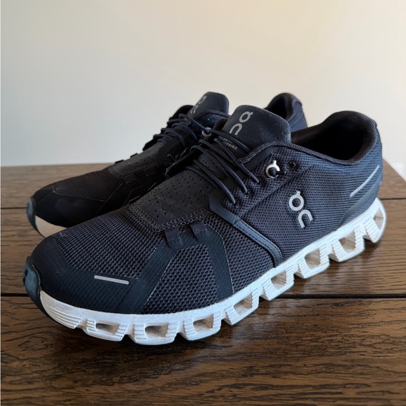 On Running Shoes - On Cloud 5 Black Women's Running Shoes Size 9.5